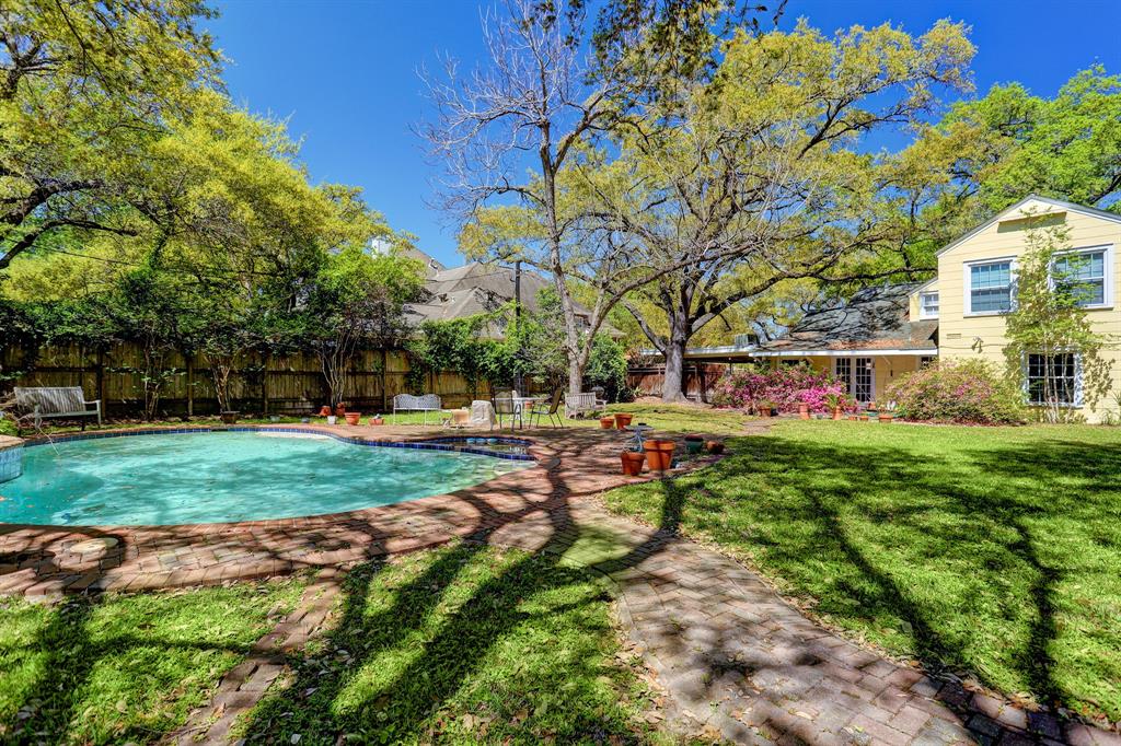 5313 Pine Street, Bellaire, TX 77401 Martha Turner Sotheby's