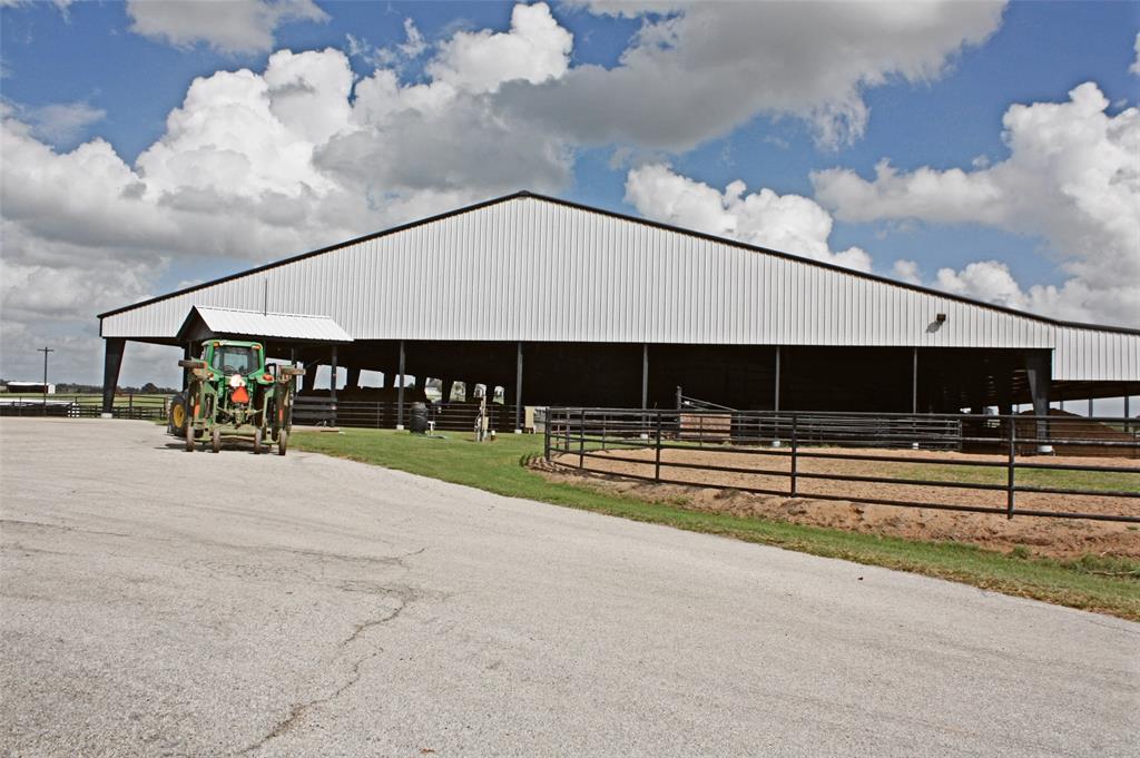 10640 FM 109, INDUSTRY, TX 78944 Country Homes & Ranches