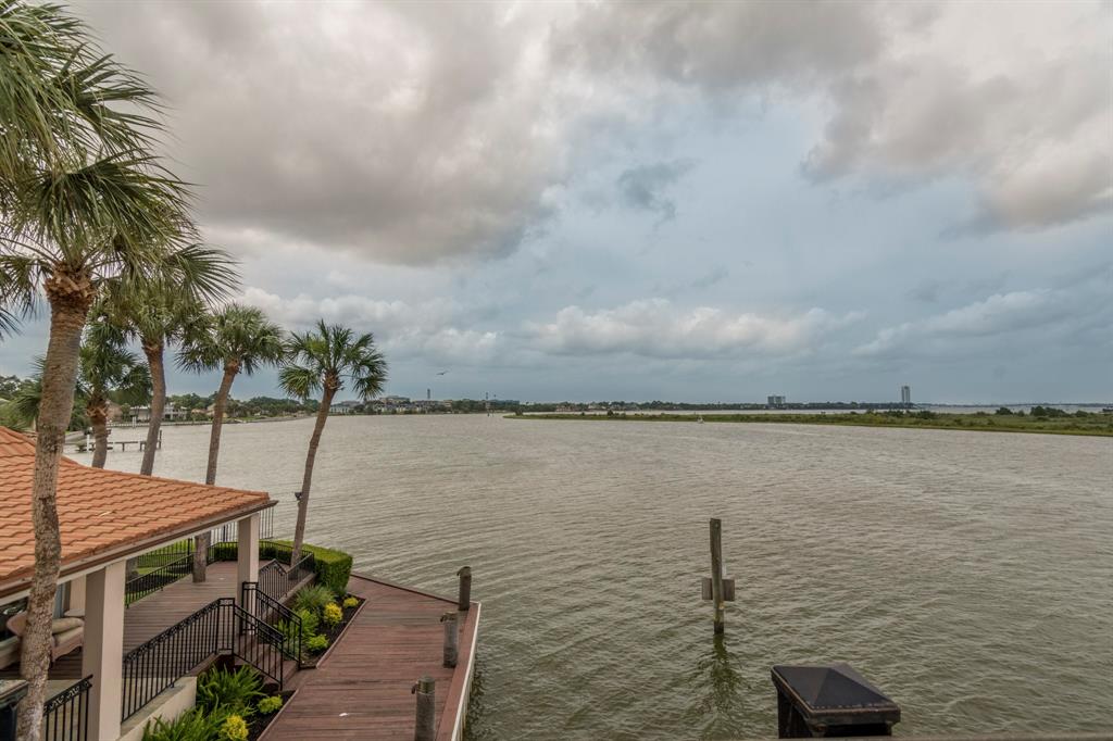 2014 Back Bay Court, Nassau Bay, TX 77058 Martha Turner Sotheby's