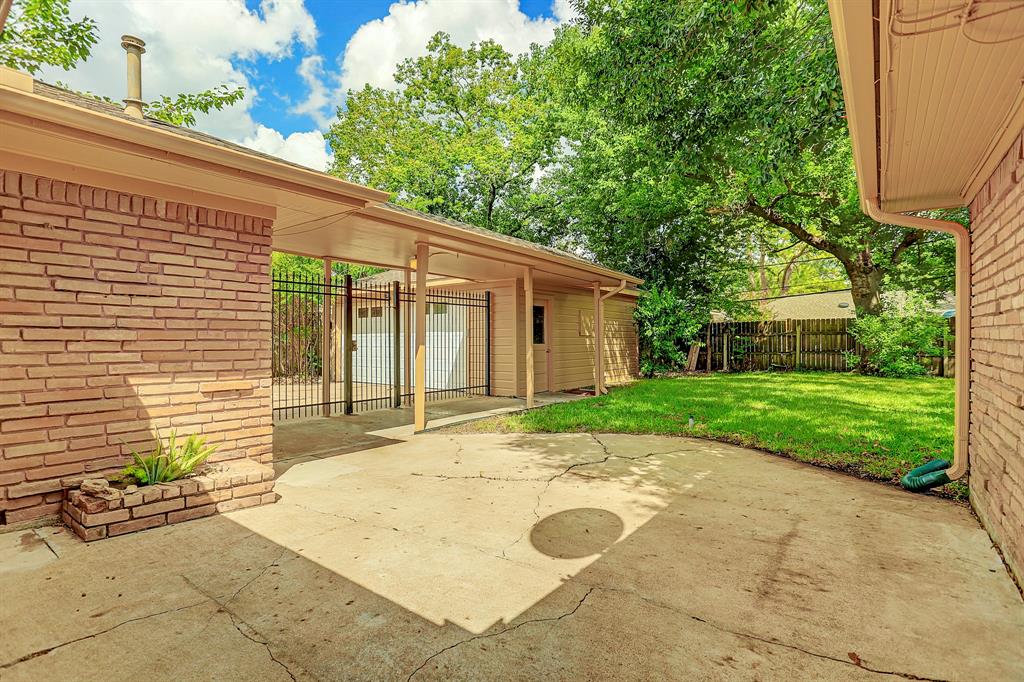 10715 Chimney Rock Road, Houston, TX 77096 Martha Turner Sotheby's