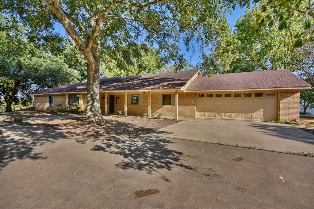 5039 Shunka Road, New Ulm, TX 78950 Martha Turner Sotheby's